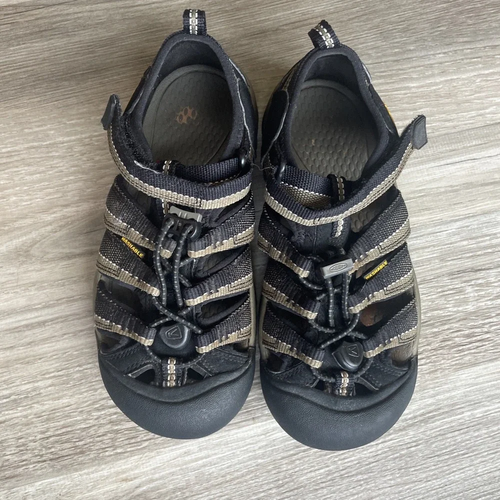 Keen Newport H2 Waterproof Kids Size 2 Hiking Trail Sandals Black‎ Close Toe